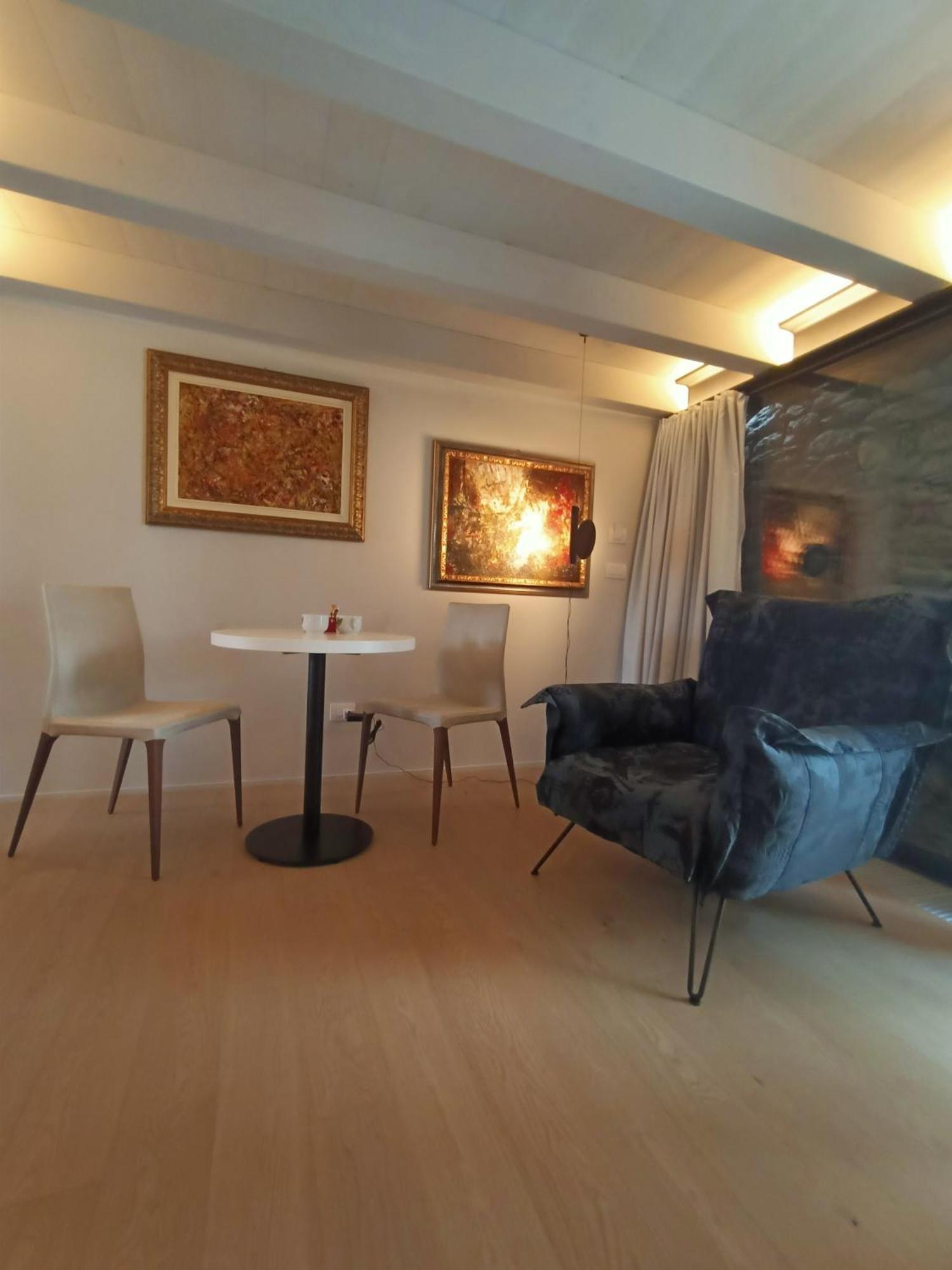 V&V Rentroom Design Gignod Phòng bức ảnh